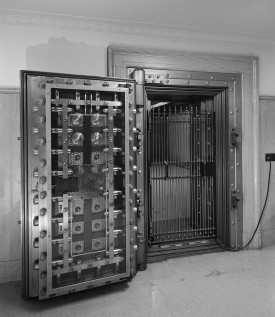 Bank safe door image